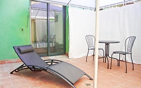 Urban Manesa City Center Apartment With Private Patio